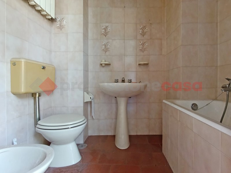 Bilocale in Vendita a Arona, 135'000&euro;, 67 m², con Box