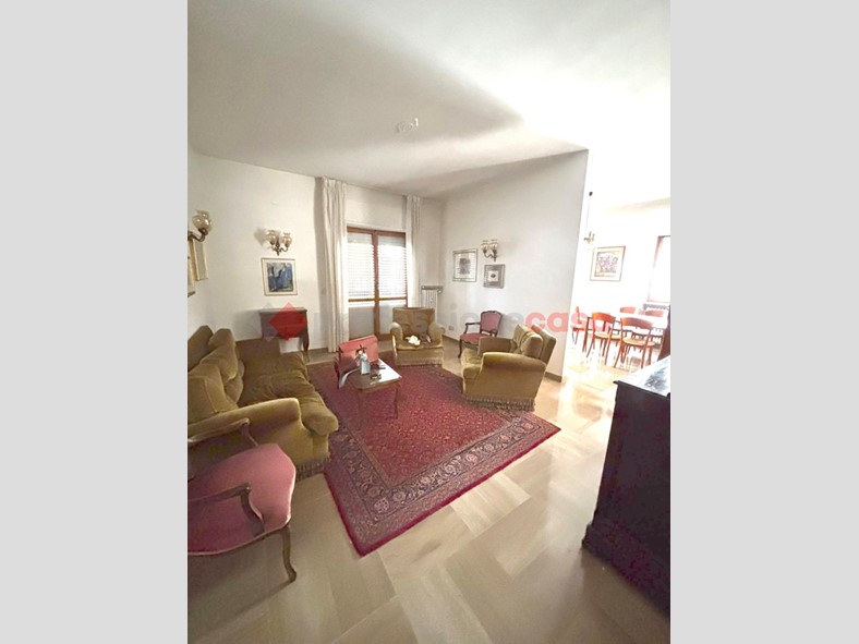 Appartamento in Vendita a Avezzano, 125'000&euro;, 170 m², con Box