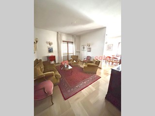 Appartamento in Vendita a Avezzano, 125'000&euro;, 170 m², con Box