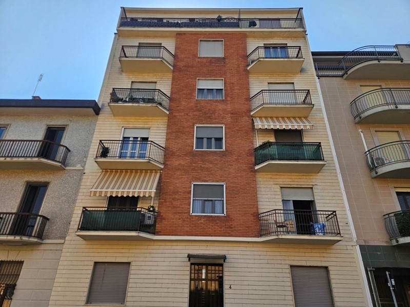 Bilocale in Vendita a Torino, 75'000&euro;, 60 m²