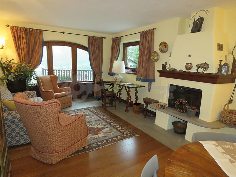 Trilocale in Affitto a Courmayeur, zona Centrale, 16'500&euro;, 85 m², arredato, con Box