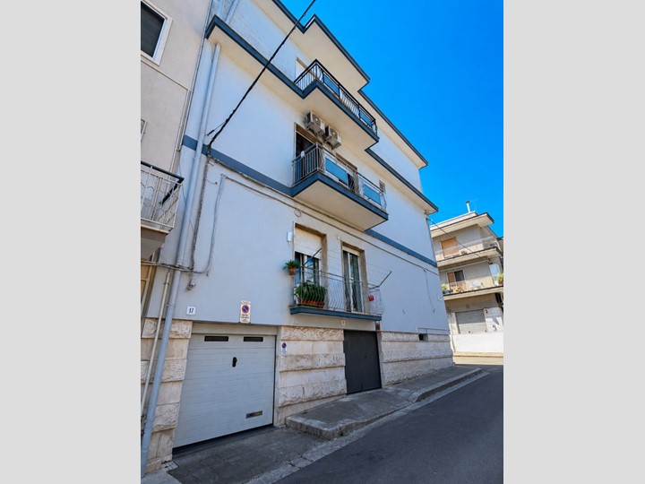 Trilocale in Vendita a Castellana Grotte, 200'000&euro;, 118 m², con Box