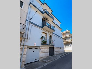 Trilocale in Vendita a Castellana Grotte, 200'000&euro;, 118 m², con Box