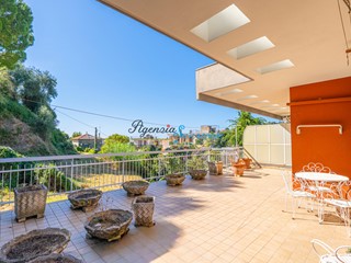 Trilocale in Vendita a Sanremo, 250'000&euro;, 95 m², con Box