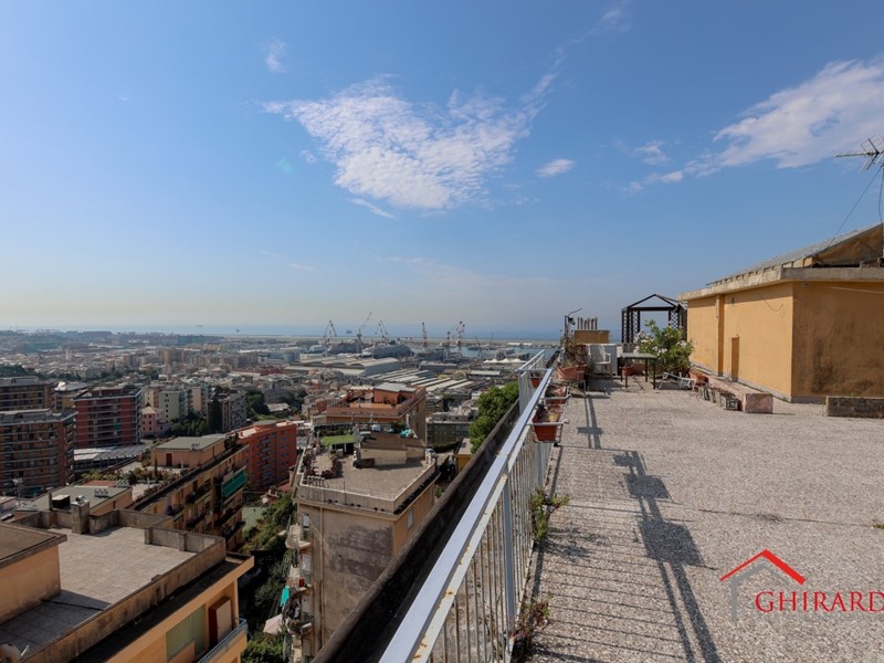 Appartamento in Vendita a Genova, zona Sestri Ponente, 99'000&euro;, 88 m²
