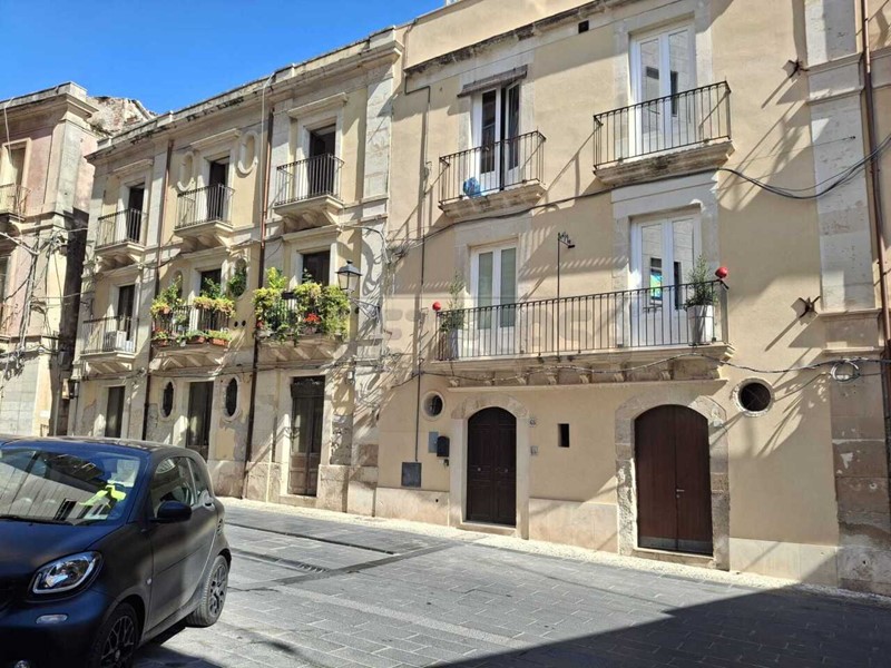 Quadrilocale in Vendita a Siracusa, 150'000&euro;, 70 m², arredato