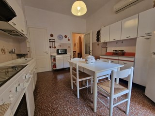 Appartamento in Vendita a Genova, 140'000&euro;, 104 m²