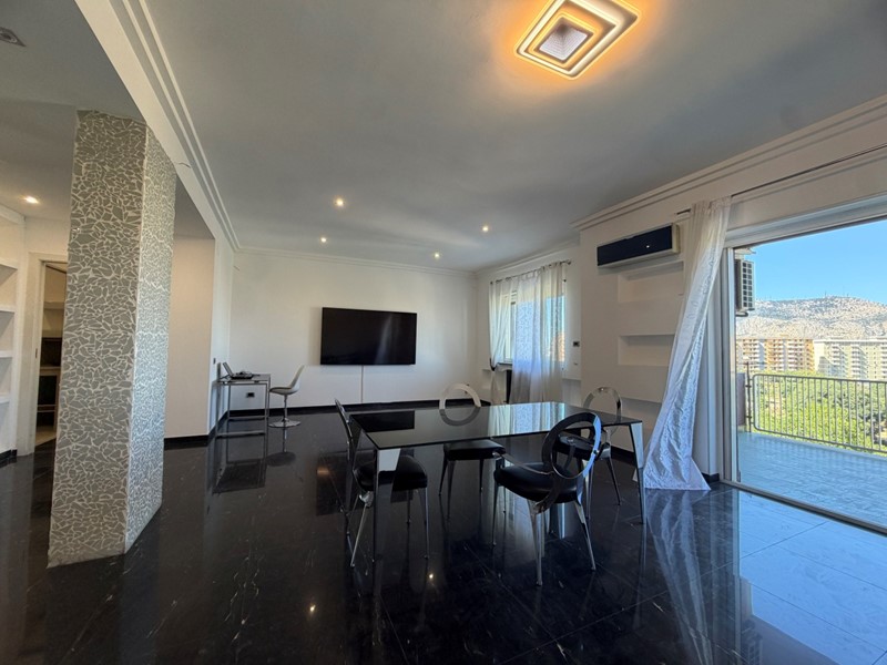 Appartamento in Vendita a Palermo, 289'000&euro;, 147 m²