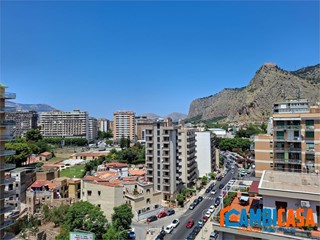 Appartamento in Vendita a Palermo, 249'000&euro;, 165 m²