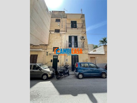Trilocale in Vendita a Palermo, 48'000&euro;, 65 m²