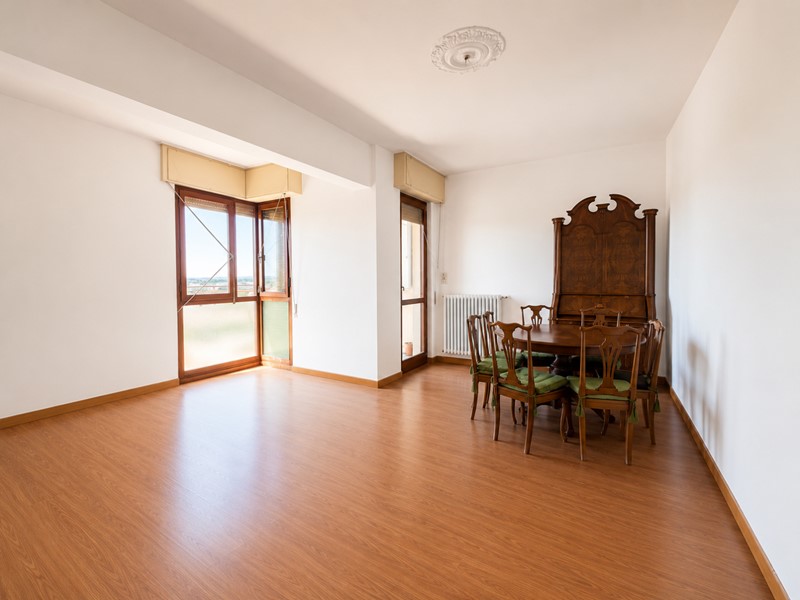 Appartamento in Vendita a Pontedera, 115'000&euro;, 140 m²