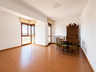 Appartamento in Vendita a Pontedera, 115'000&euro;, 140 m²