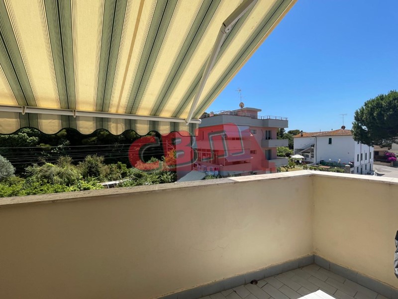 Appartamento in Vendita a Livorno, zona Antignano, 327'000&euro;, 92 m², arredato, con Box