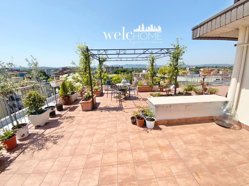 Appartamento in Vendita a Firenze, zona Novoli, 780'000&euro;, 189 m², con Box