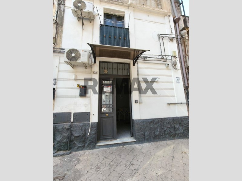 Bilocale in Vendita a Catania, 90'000&euro;, 57 m²