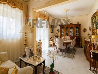 Appartamento in Vendita a Catania, 90'000&euro;, 100 m²