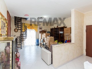 Appartamento in Vendita a Catania, 89'000&euro;, 148 m²