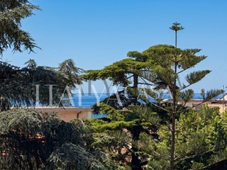 Trilocale in Vendita a Sanremo, 280'000&euro;, 71 m²