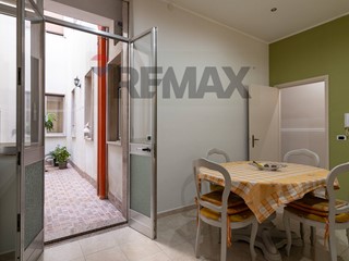 Appartamento in Vendita a Floridia, 63'000&euro;, 128 m²