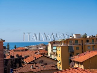 Bilocale in Vendita a Sanremo, 240'000&euro;, 56 m²