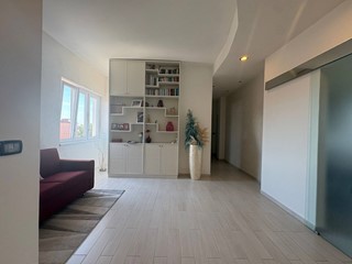 Trilocale in Vendita a Napoli, 245'000&euro;, 100 m²