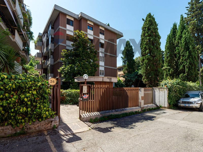 Trilocale in Vendita a Roma, 325'000&euro;, 74 m²
