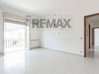 Bilocale in Vendita a Motta Sant'Anastasia, 76'000&euro;, 69 m²