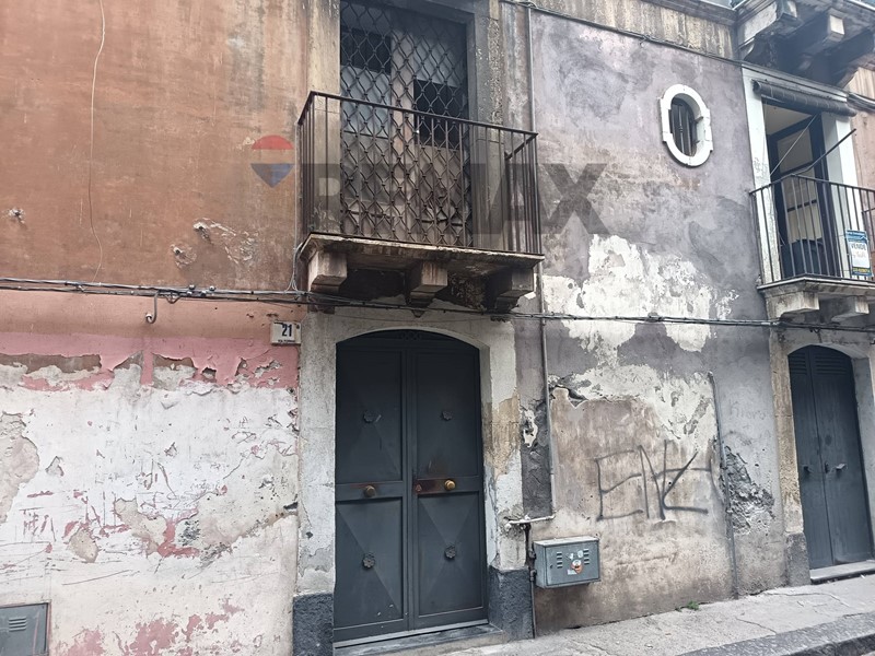 Bilocale in Vendita a Catania, 83'000&euro;, 91 m²