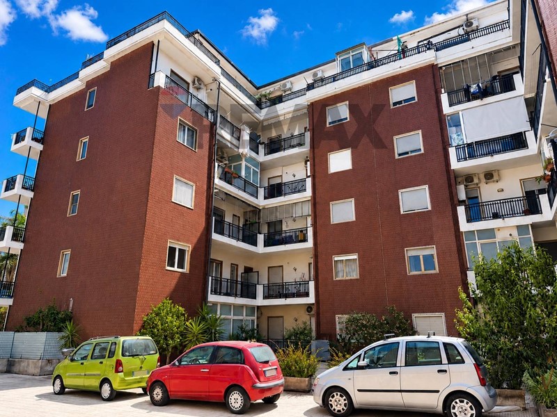 Trilocale in Affitto a Catania, 700&euro;, 100 m²
