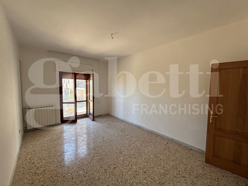 Appartamento in Vendita a Amantea, 100'000&euro;, 189 m², con Box