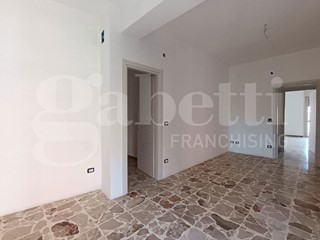 Appartamento in Vendita a Siracusa, 129'000&euro;, 157 m²