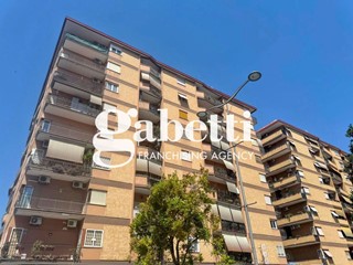 Bilocale in Vendita a Roma, 269'000&euro;, 95 m²