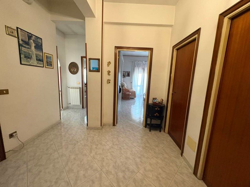 Trilocale in Vendita a Guidonia Montecelio, zona Guidonia, 150'000&euro;, 100 m²