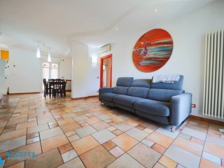 Trilocale in Vendita a Taranto, zona Rione Laghi - Taranto 2, 158'000&euro;, 93 m², con Box