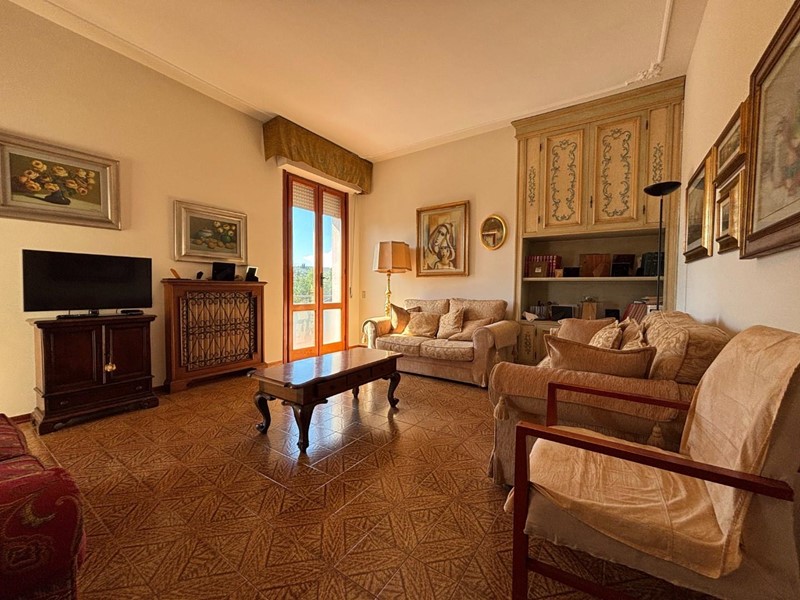 Appartamento in Vendita a Vinci, zona Sovigliana, 240'000&euro;, 128 m², con Box