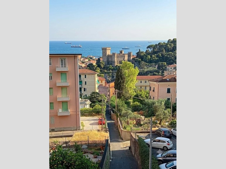 Appartamento in Vendita a Lerici, zona San Terenzo, 275'000&euro;, 88 m²
