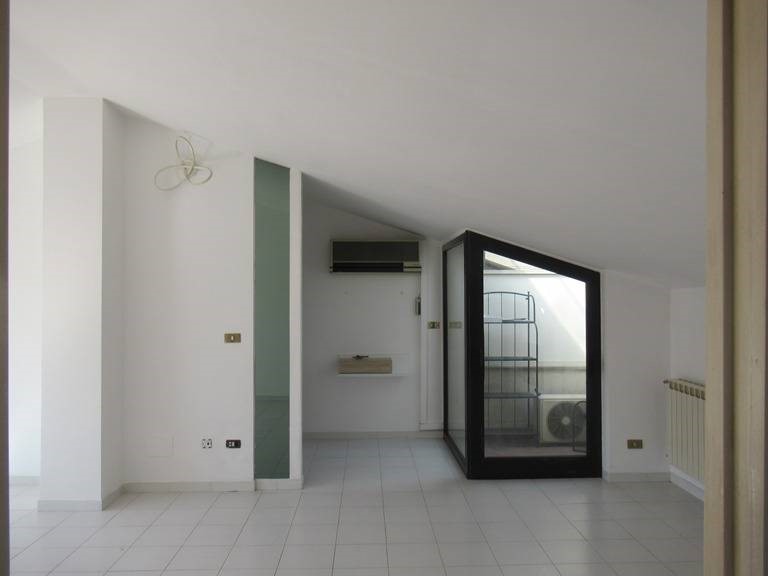 Attico in Affitto a Spoltore, 550&euro;, 110 m²