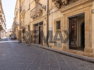 Appartamento in Vendita a Caltagirone, 85'000&euro;, 100 m²