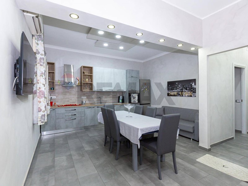 Appartamento in Vendita a Catania, 145'000&euro;, 130 m²