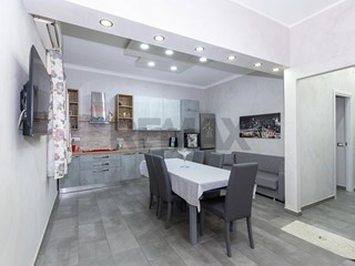 Appartamento in Vendita a Catania, 145'000&euro;, 130 m²