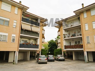 Quadrilocale in Vendita a Ariccia, 175'000&euro;, 110 m²