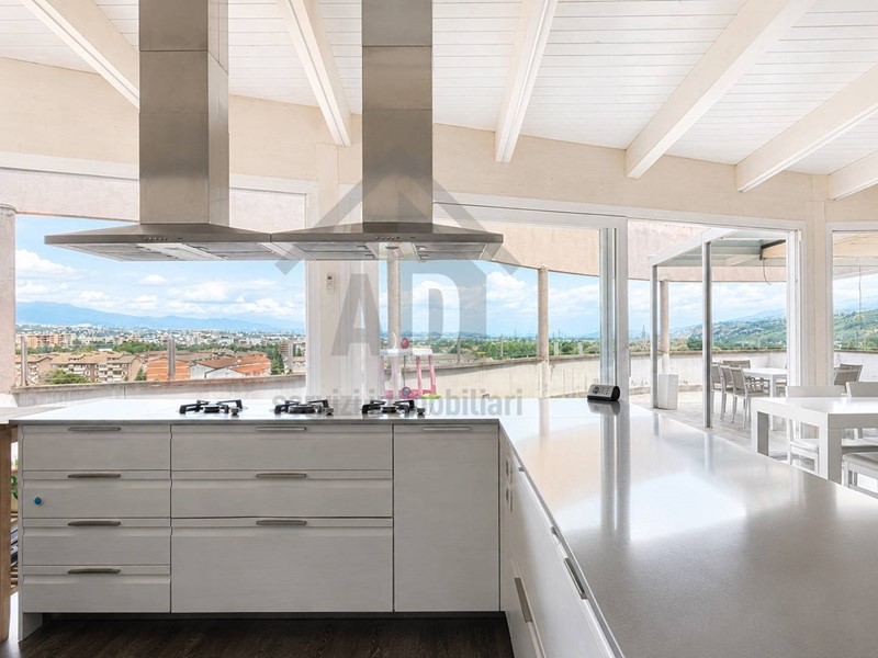 Quadrilocale in Vendita a Cosenza, 410'000&euro;, 385 m²
