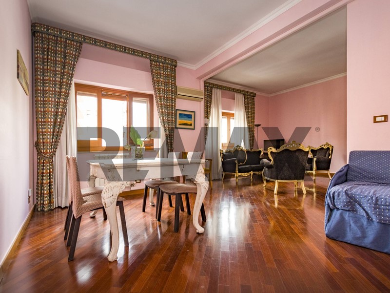 Appartamento in Affitto a Palermo, 1'000&euro;, 177 m²