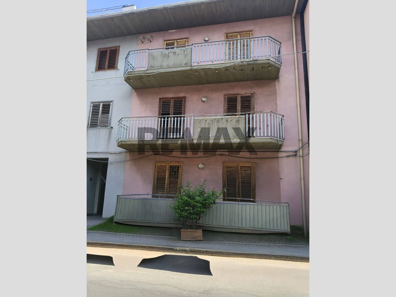 Quadrilocale in Vendita a Aci Sant'Antonio, 115'000&euro;, 139 m²