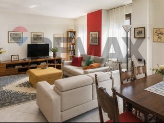 Quadrilocale in Vendita a Pavia, 265'000&euro;, 155 m²