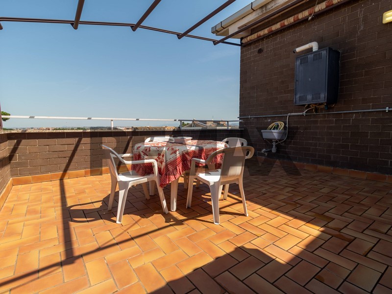 Attico in Vendita a Roma, 129'000&euro;, 67 m²