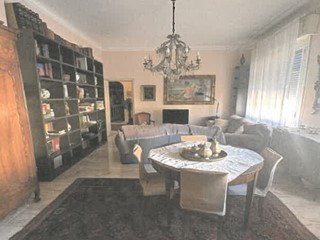 Appartamento in Vendita a Genova, 317'400&euro;, 184 m²