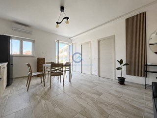Trilocale in Affitto a Catanzaro, zona Catanzaro Lido, 1'500&euro;, 65 m², arredato