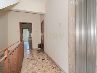 Quadrilocale in Vendita a Catania, 145'000&euro;, 109 m²