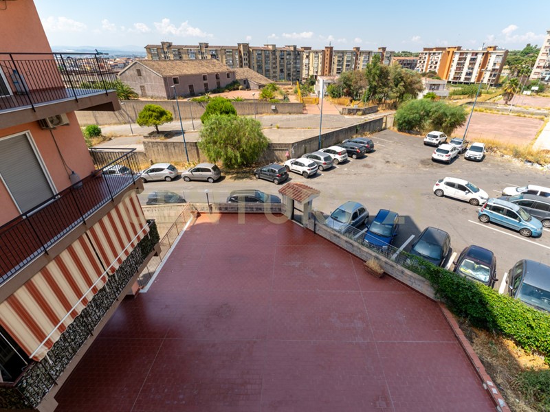 Appartamento in Vendita a Catania, 165'000&euro;, 120 m², con Box